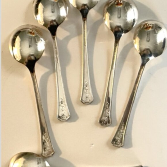 6 Vintage and Used Tudor Plate Soup Spoons in the Fortune 1939 Pattern Oneida - Picture 4 of 8